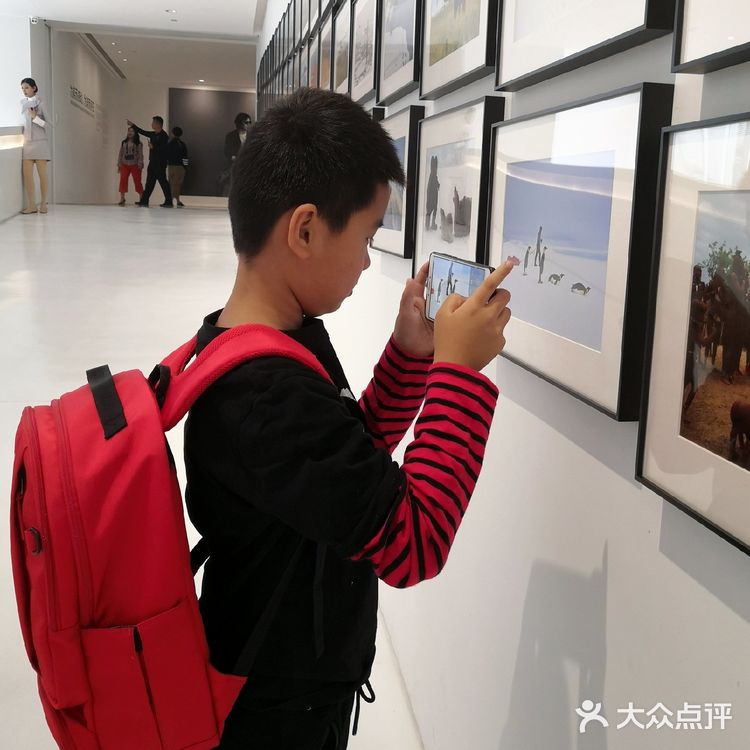 罗红艺术馆