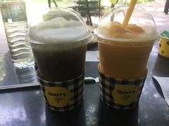 -莓园冰淇淋店