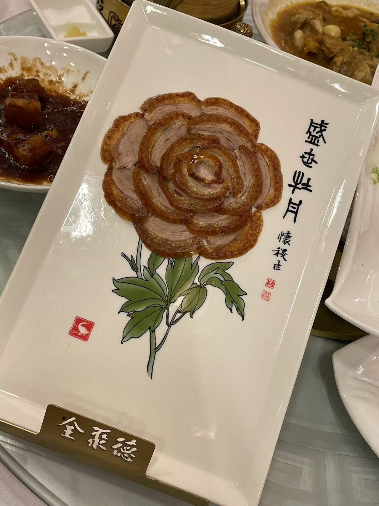 环境宽敞明亮,味道不错,服务态度非常好!