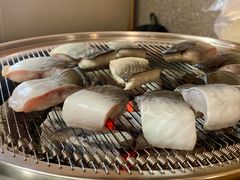 -围炉肉舍•炭烤活鳗•丹东海鲜烤肉(步行街店)