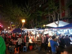 -吴山路夜市