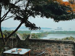 -亮河湾山庄