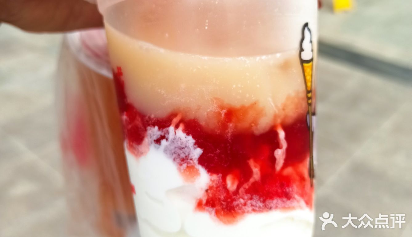 摇摇草莓摇摇奶昔