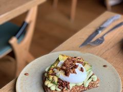 牛油果吐司配水波蛋-BOR Eatery(安福路店)