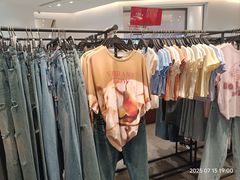 -URBAN REVIVO(上海中庚漫游城店)