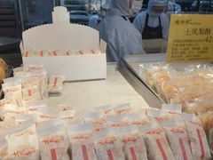 面包甜点陈列柜-鲍师傅糕点(江苏路店)