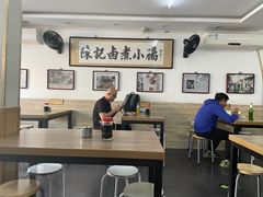 大堂-陈记卤煮小肠