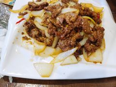 葱爆羊肉-天津乾毓德饭庄·清真传统炒菜·海鲜烧烤(咸阳路店)