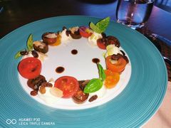 自制乳清芝士番茄沙拉-Kathleen's Waitan 凯圣琳江景西餐厅(外滩店)