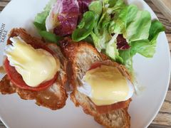 班尼迪克蛋-Common Table · Brunch & Coffee