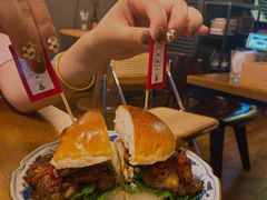 泰式蘑菇鸡腿堡-野草酒馆GRASS TAPROOM(时代天街店)