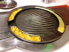 -山野的朋友露营炭火烤肉