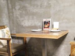 卡座-HIGH FIVE哈福手工汉堡(桂林路店)