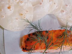 烟熏三文鱼配烤饺子皮和芥末籽酱-BOR Eatery(安福路店)