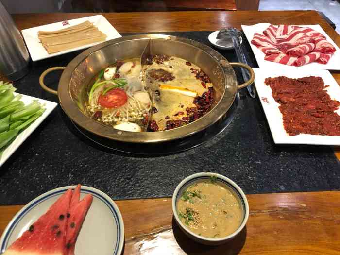 上座火锅(凤城八路店)-"环境不错,菜品很新鲜,调料足,品种丰富,.