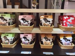牛轧糖陈列柜-瑞穗牧场花莲门市