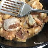 大盘鸡和炒面片！材料非常简单：半只三黄鸡