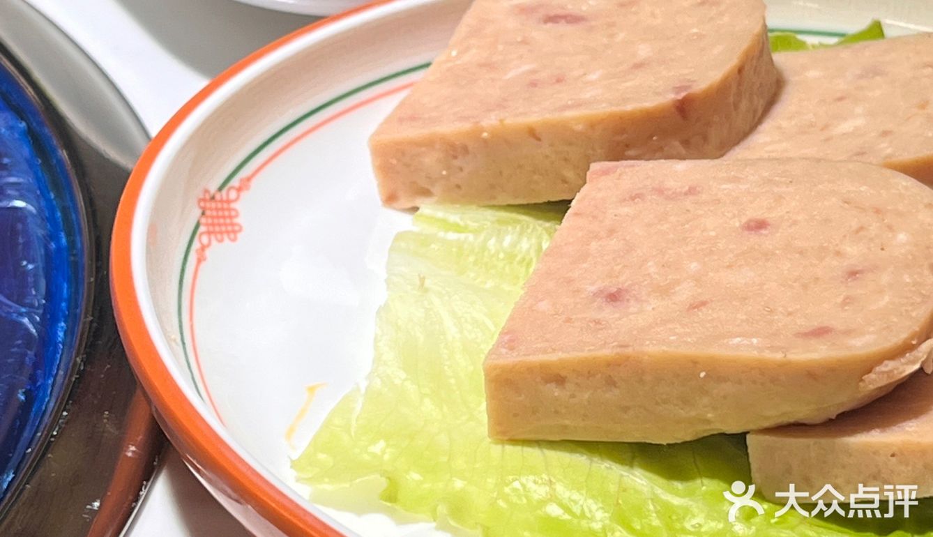 新开业的牛腩火🔥锅，一锅三吃鲜掉眉毛