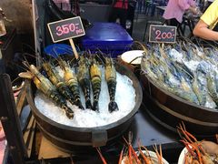 -席娜卡琳火车铁道夜市