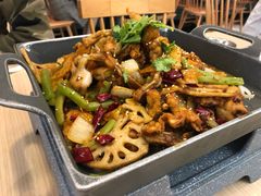 招牌悦蓉牛蛙干锅-精悦蓉(松江万达广场店)
