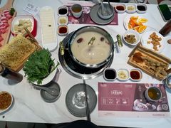 -洪氏嗨捞·广东猪肚鸡·椰子鸡火锅(西咸万象城店)