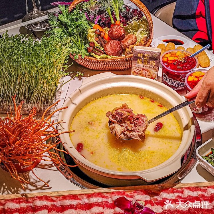 猪肚鸡烫野菜！汤底都被男朋友喝光了！