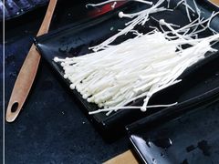 -果松木炭酸菜铜火锅·外婆参鸡汤