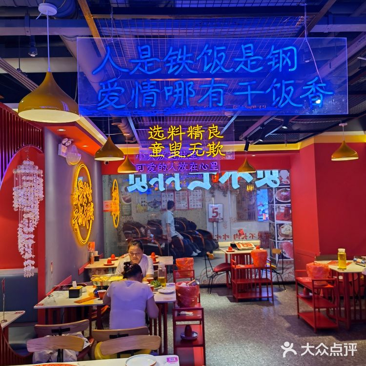 这家海鲜火锅真的太绝了吧！！！汤都好好喝！！