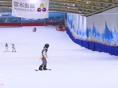 -乔波室内滑雪场