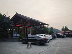 -腾冲洞山温泉村