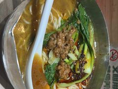 -魔都三兄弟·酸辣粉·小面炸串(虹桥万科店)