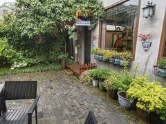 -小草屋轰趴馆别墅派对新场团建家庭聚会