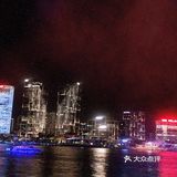 吹着江风，（有点冷），还是很舒服的