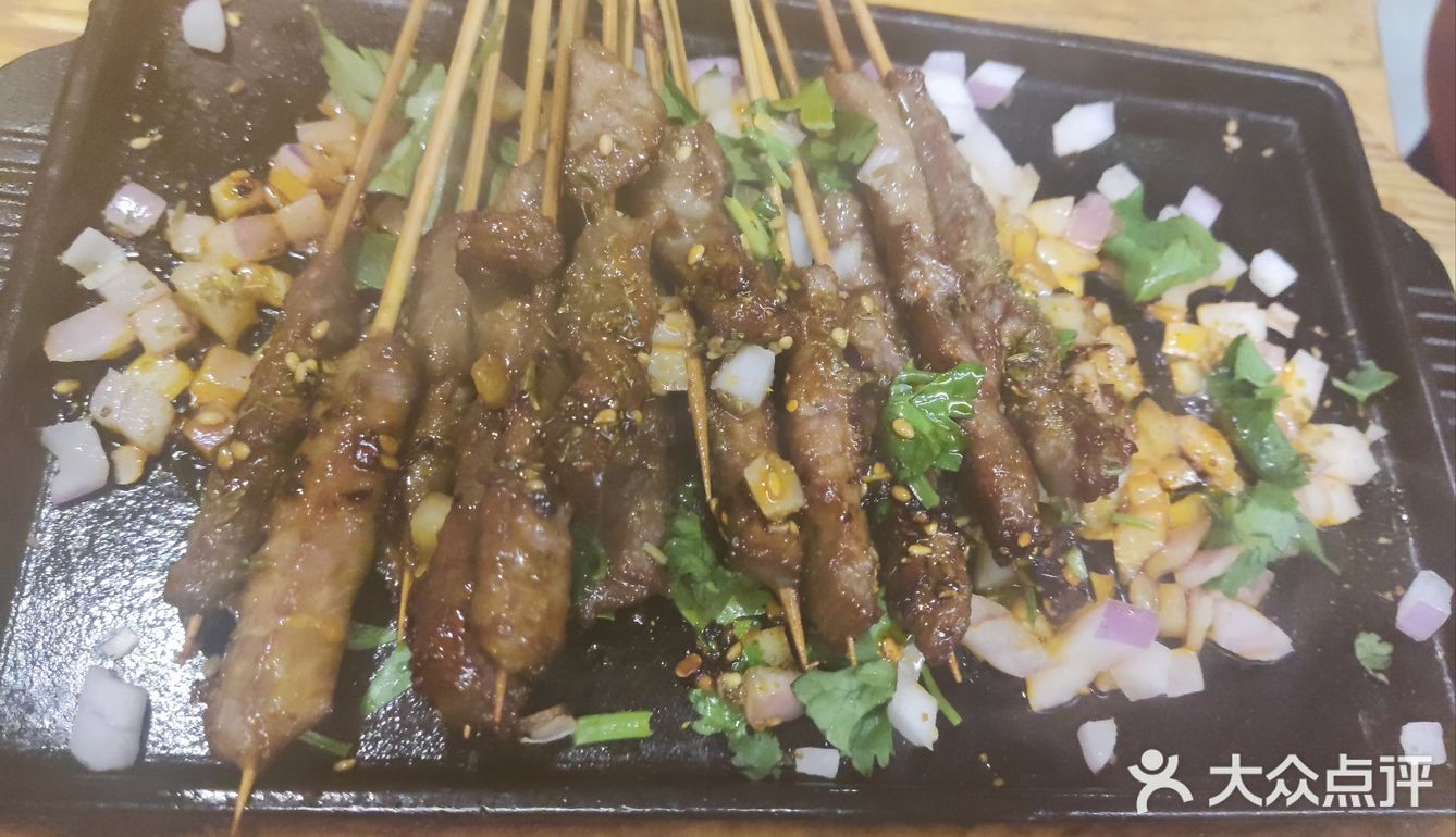 来到聚点撸串，买了两张大众点评券，加上会员生日礼送啤酒