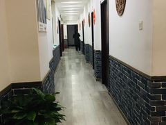 -茸梅路右拐龙虾-农家菜(松江店)