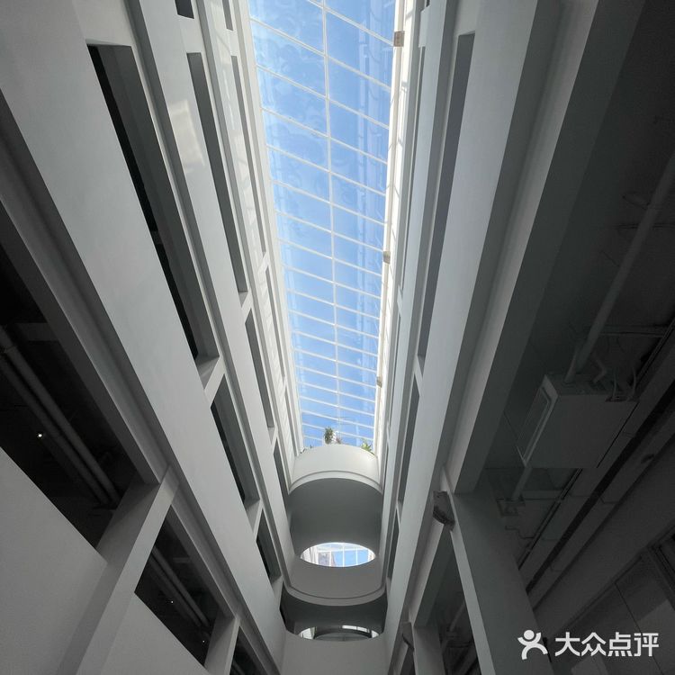 简洁的白,城市“乐吧”带你回到旧时光的驻所
