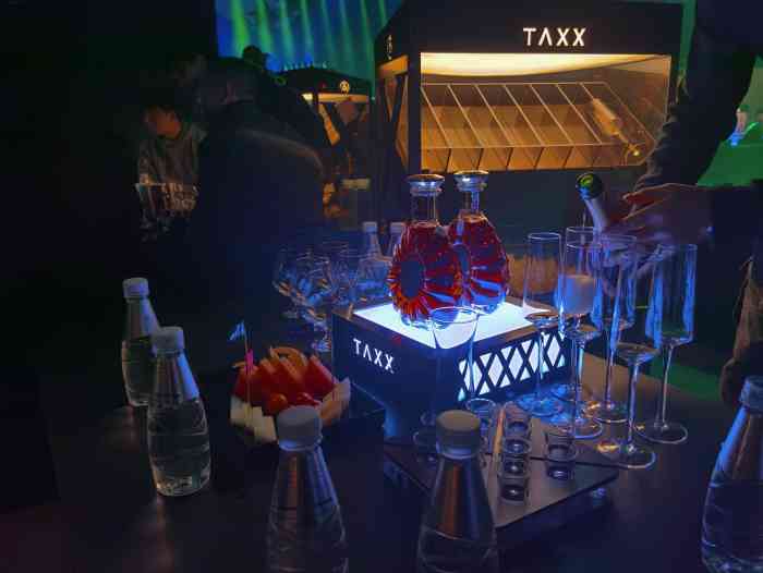 taxx shanghai(巨鹿路店)-"传说是郑恺开的酒吧 里面清一色的美女帅.