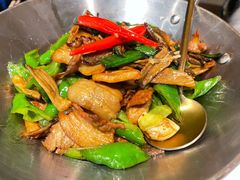 鹿茸菌小炒肉-渔语鱼新川菜Bistro(万象天地店)
