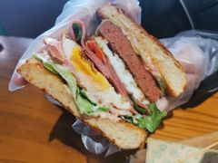 双蛋指椒牛肉汉堡-魏斯理汉堡(西安沣东吾悦店)