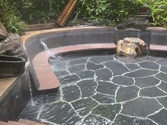 -腾冲洞山温泉村