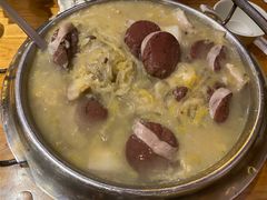 五花肉酸菜血肠锅-小俩口烧烤东北菜(双井店)