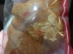 杏仁牛角包-红宝石·鲜奶小方·海派西点房(浦三店)