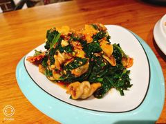 菠菜拌蛤肉-四合院海鲜小厨(旱西关店)