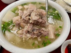 萝卜炖肘子-荣生萝卜汤饭店