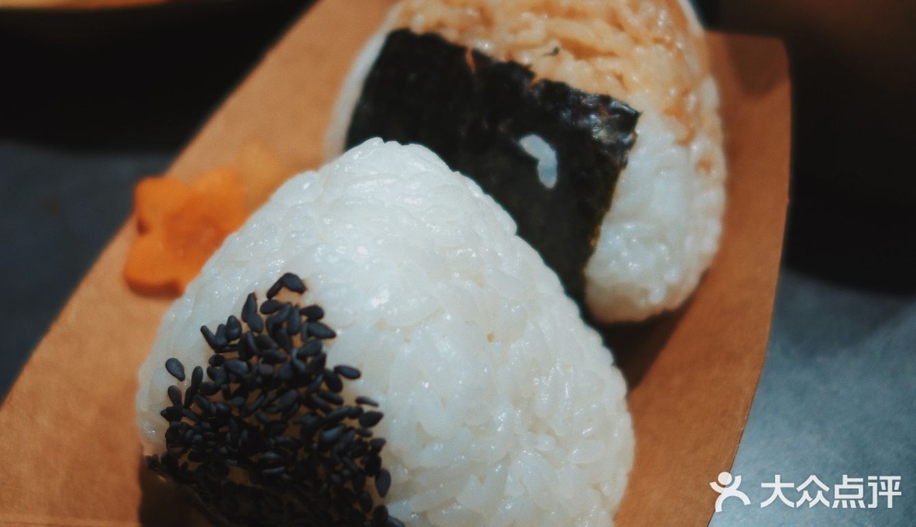 可爱的日式饭团和便当