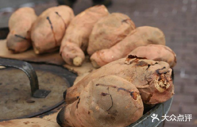 #烤番薯#  现在在马路上已经很少能看到大爷大妈拉个