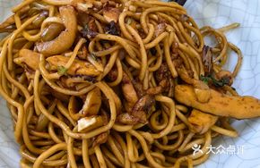 Fried Tofu and Meat Noodles