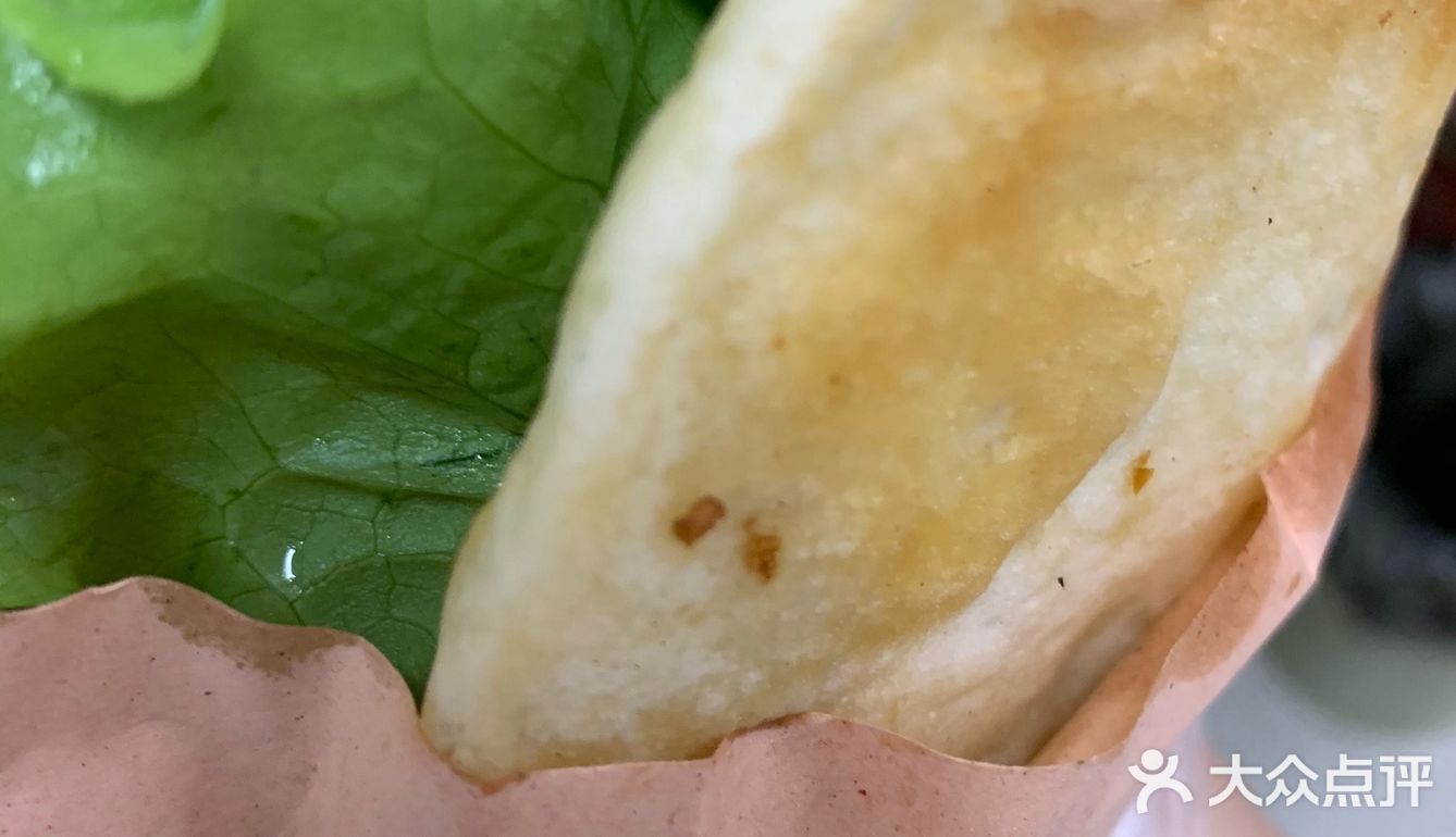 商家也是很贴心了。很喜欢黏玉米，烧饼里的鸡柳很好吃