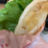 商家也是很贴心了。很喜欢黏玉米，烧饼里的鸡柳很好吃
