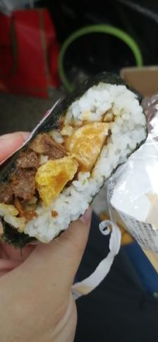 711便利店-"这久新出的的新品饭团,是双拼的,而且有活.